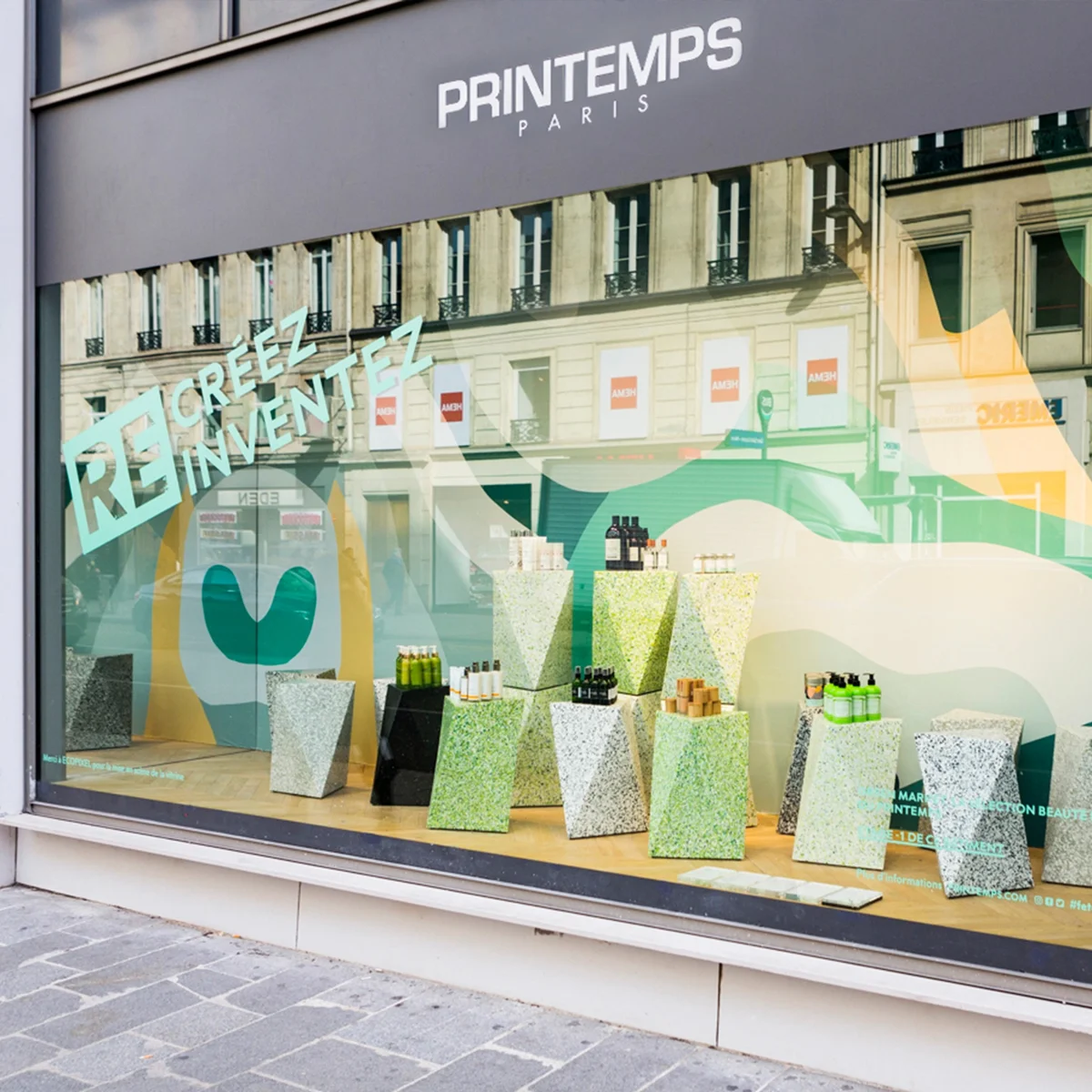 Printemps Haussmann — Window display · Department store in Paris